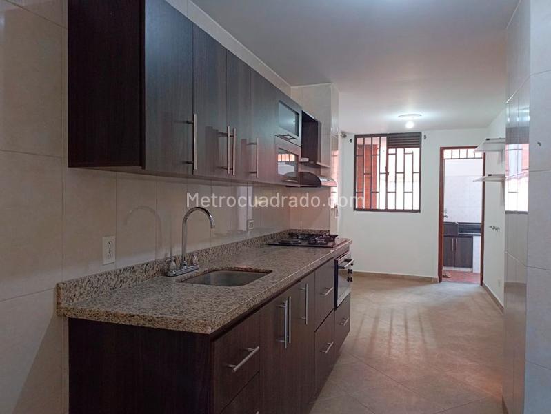 Spacious 3BR Apartment in Laureles Near Transport - 6
