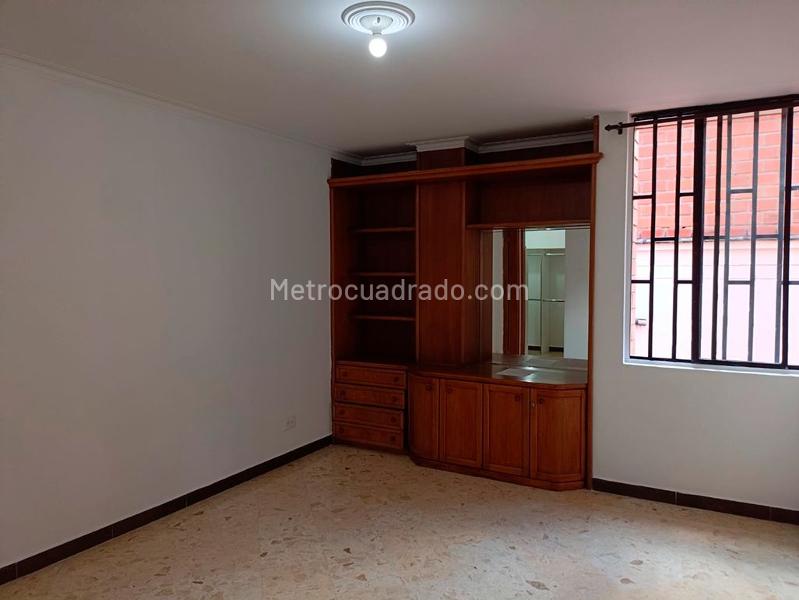 Spacious 3BR Apartment in Laureles Near Transport - 8
