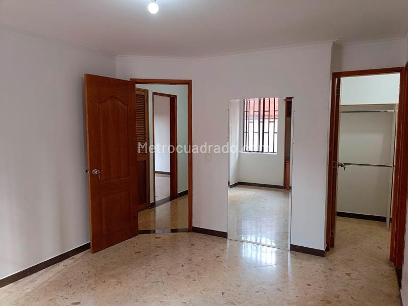Spacious 3BR Apartment in Laureles Near Transport - 9