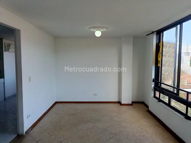 2BR Apartment for Rent in Laureles with Study - 2