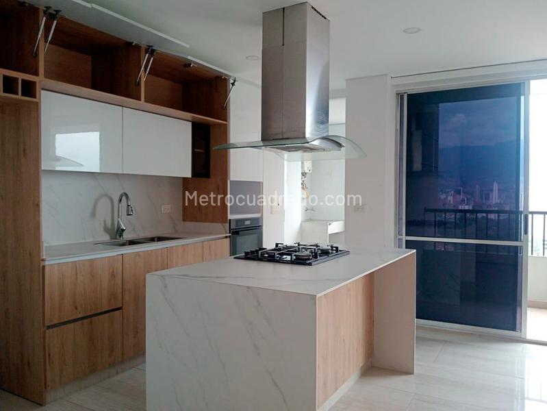 3BR Apartment with Balcony and Amenities in Laureles - 6