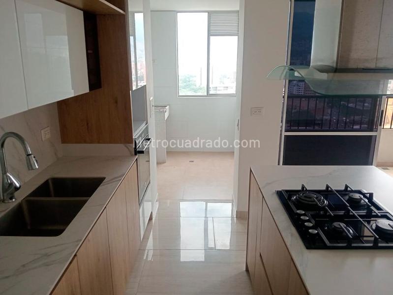 3BR Apartment with Balcony and Amenities in Laureles - 8