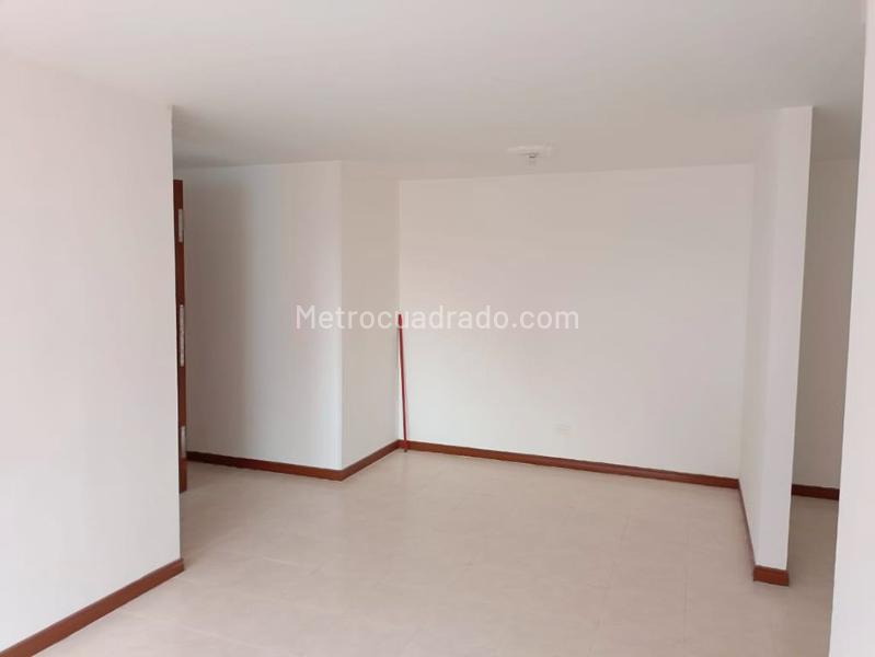 Apartamento de 3 Alcobas en Belén con Balcón y Parqueadero - 2