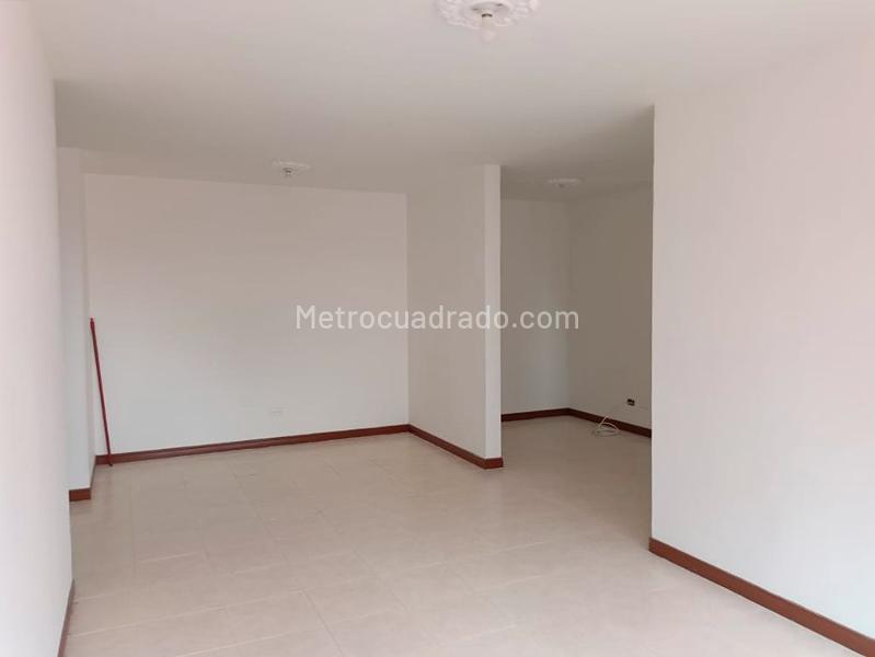 Apartamento de 3 Alcobas en Belén con Balcón y Parqueadero - 3