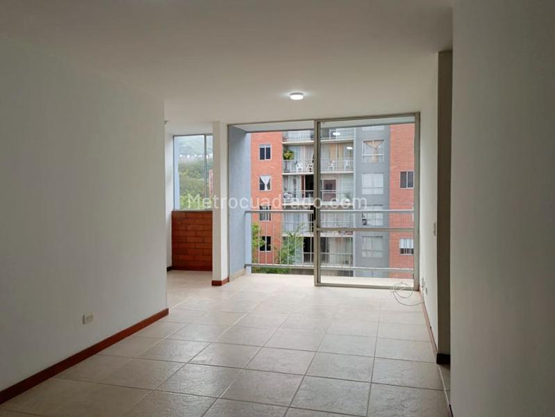 Modern 3BR Apartment with Pool in Belen