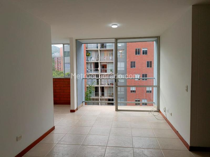 Modern 3BR Apartment with Pool in Belen - 2