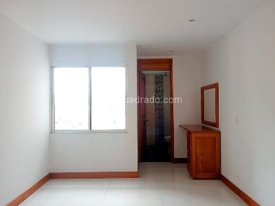 Apartamento de 3 alcobas en venta en Laureles, Medellín, 106 m² · foto 10 de 19