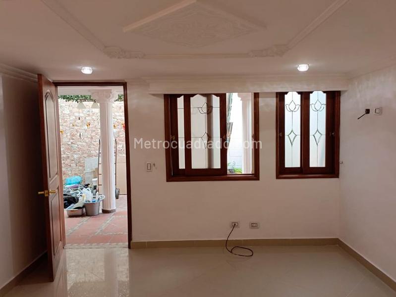 Elegant 5BR House with Jacuzzi in Belen - 3