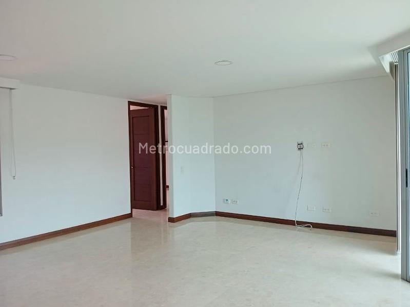 Apartamento Luminoso de 3 Alcobas cerca a Universidades en Laureles - 5