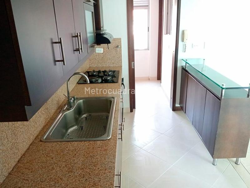 Apartamento Luminoso de 3 Alcobas cerca a Universidades en Laureles - 8