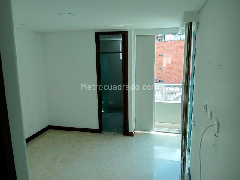 Apartamento Luminoso de 3 Alcobas cerca a Universidades en Laureles - 9