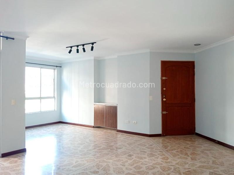 Apartamento Amplio de 3 Alcobas cerca a Restaurantes en Laureles - 3