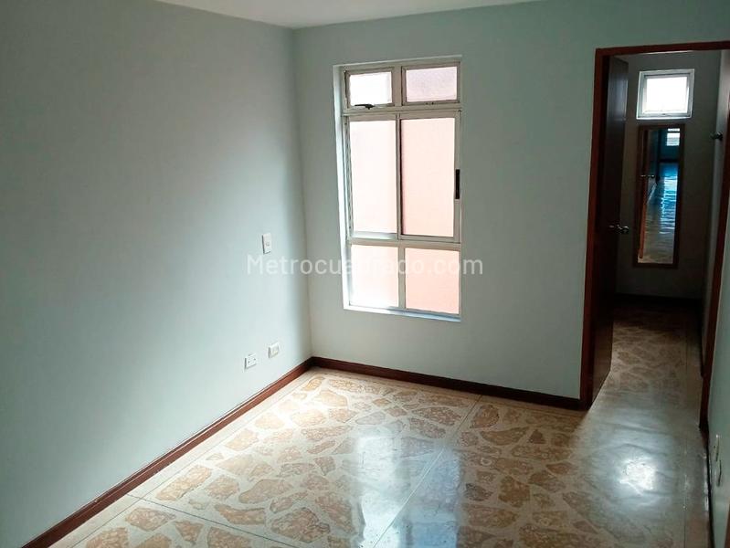 Apartamento Amplio de 3 Alcobas cerca a Restaurantes en Laureles - 8