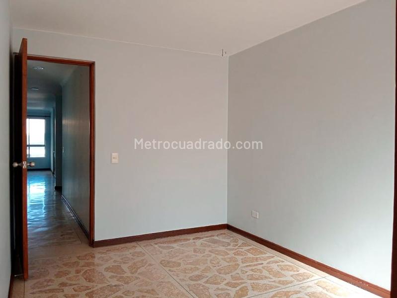 Apartamento Amplio de 3 Alcobas cerca a Restaurantes en Laureles - 9