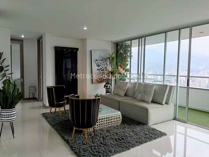 Apartamento Amoblado de 3 Alcobas en Arriendo en Itagüí - 3