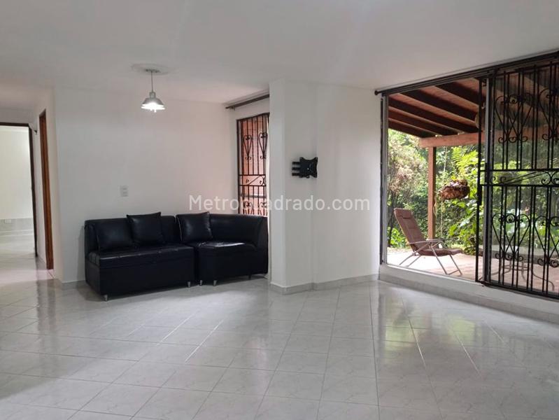 3BR Apartment with Pool in Gated Community Belen