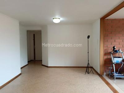 Apartamento de 3 alcobas en venta en Laureles, Medellín, 115 m² · foto 3 de 16
