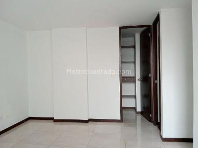 Apartamento en arriendo en Laureles, Medellín · foto 10 de 19