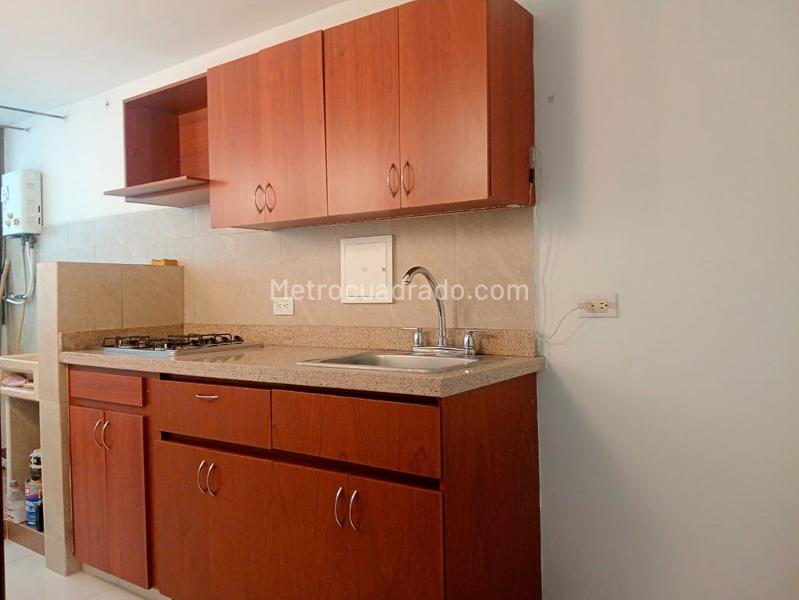 Apartamento Exterior de 3 Alcobas en Laureles con Parqueadero Cubierto - 6