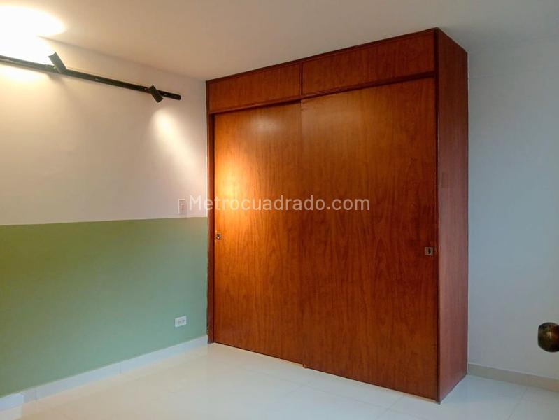 Apartamento Exterior de 3 Alcobas en Laureles con Parqueadero Cubierto - 8