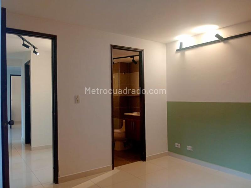 Apartamento Exterior de 3 Alcobas en Laureles con Parqueadero Cubierto - 9