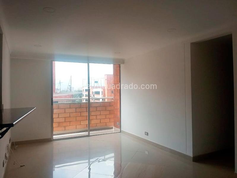 Apartamento de 3 Alcobas en Laureles (75 m²) con Balcones