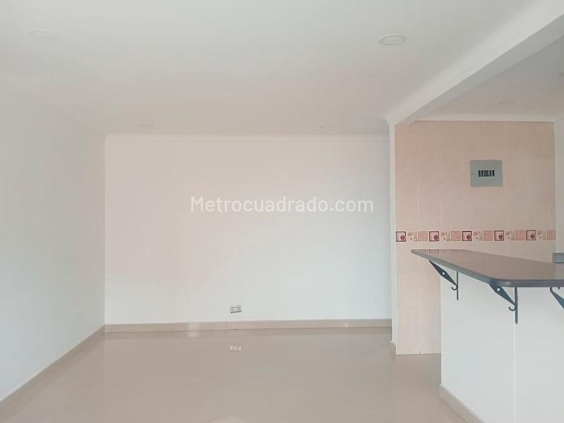 Apartamento de 3 Alcobas en Laureles (75 m²) con Balcones - 2
