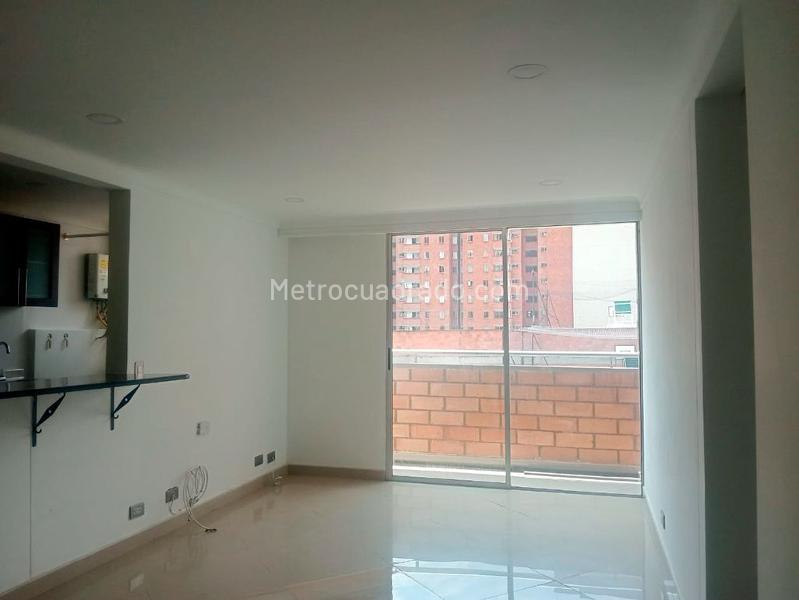 Apartamento de 3 Alcobas en Laureles (75 m²) con Balcones - 3
