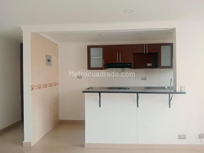 Apartamento de 3 Alcobas en Laureles (75 m²) con Balcones - 4