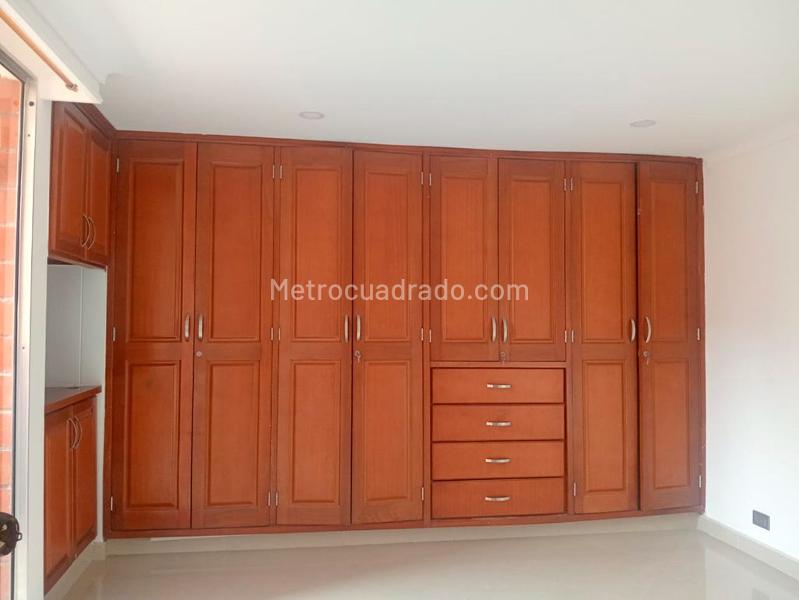Apartamento de 3 Alcobas en Laureles (75 m²) con Balcones - 9