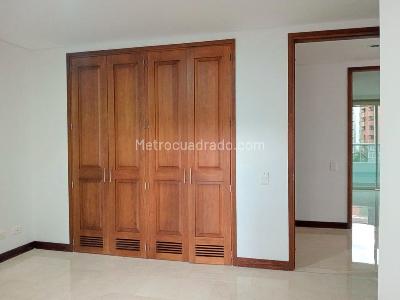 Apartamento de 3 alcobas en arriendo en Laureles, Medellín, 140 m² · foto 10 de 18