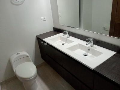 Apartamento de 3 alcobas en arriendo en Laureles, Medellín, 140 m² · foto 16 de 18