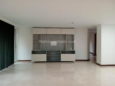 Apartamento de 3 alcobas en arriendo en Laureles, Medellín, 140 m² · foto 2 de 18