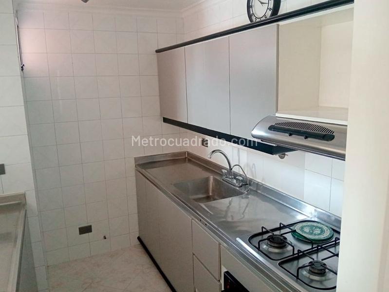 Apartamento Amplio de 2 Alcobas en Laureles - 4