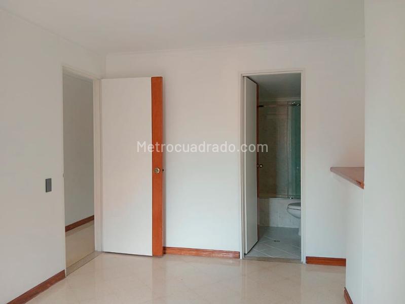 Apartamento Amplio de 2 Alcobas en Laureles - 8