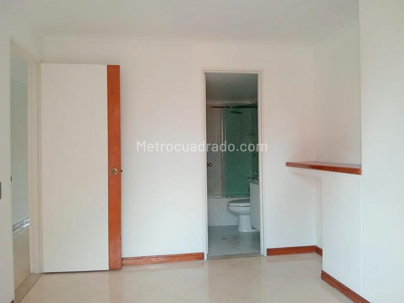 Apartamento Amplio de 2 Alcobas en Laureles - 9