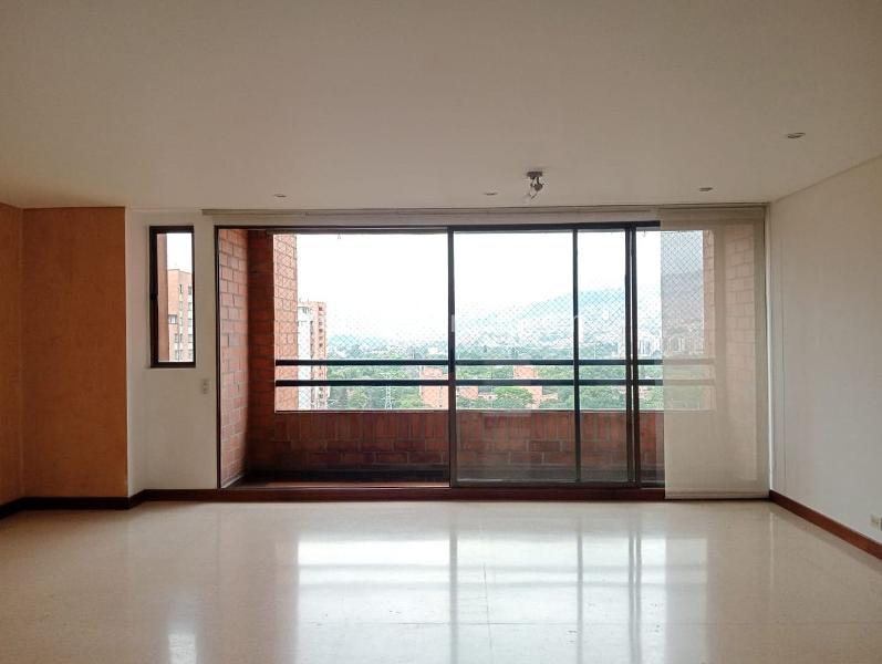 Spacious 3BR Apartment in Laureles