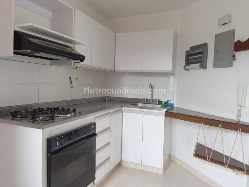 Modern 3BR Apartment Near Parks in Belen - 5