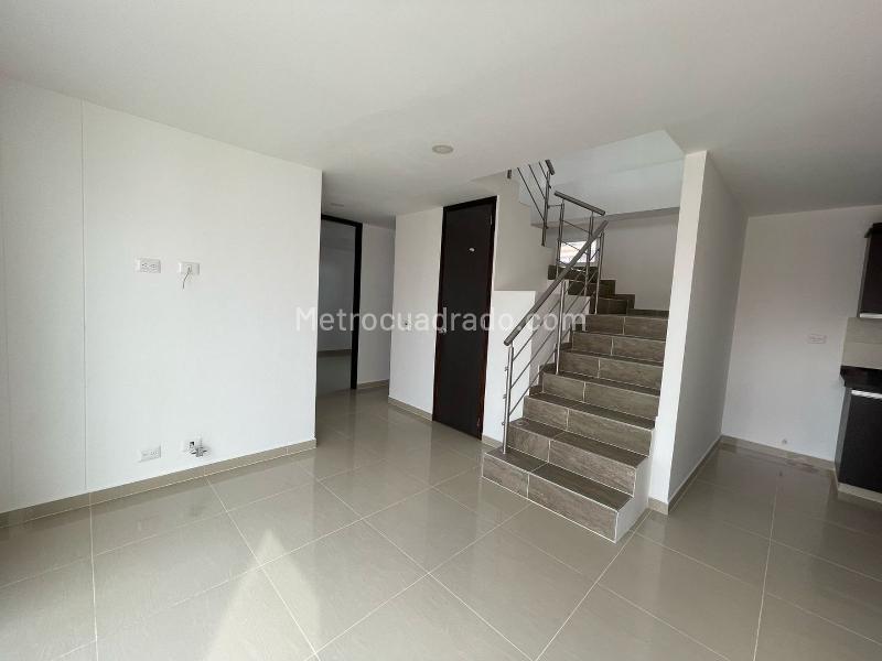 Apartamento Amplio de 4 Alcobas en Laureles - 4