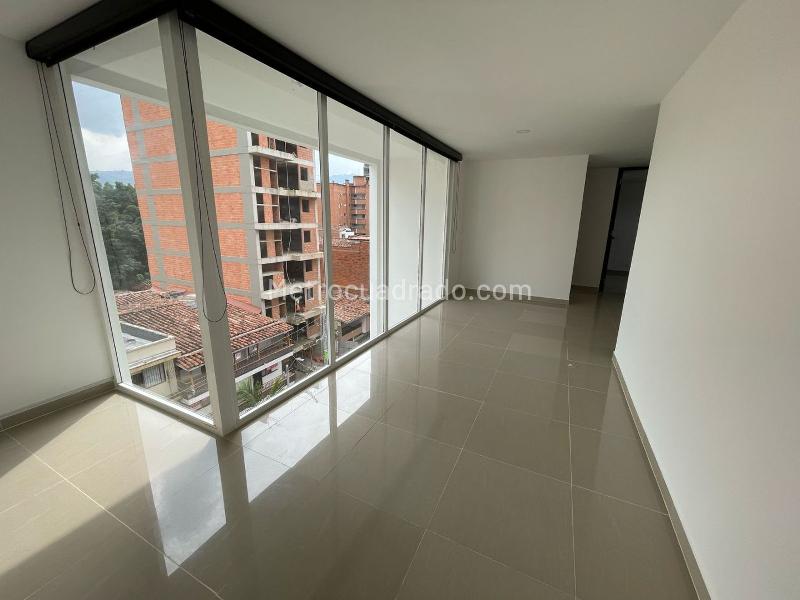 Apartamento Amplio de 4 Alcobas en Laureles - 5