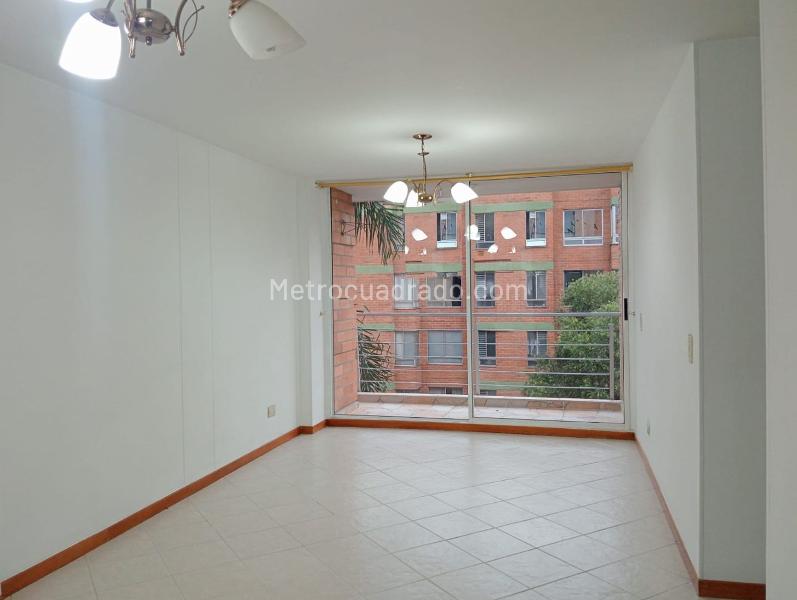 2BR Exterior Apartment with Balcony and Covered Parking in La Amúrica