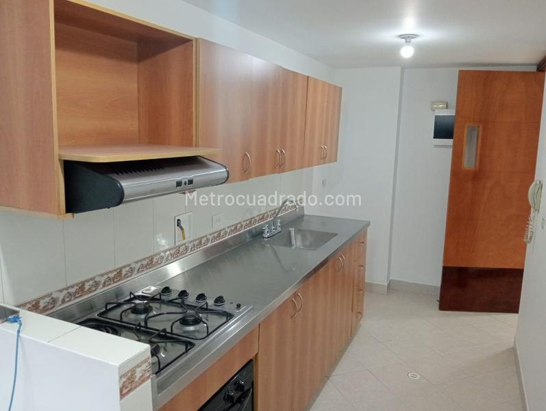 2BR Exterior Apartment with Balcony and Covered Parking in La Amúrica - 5