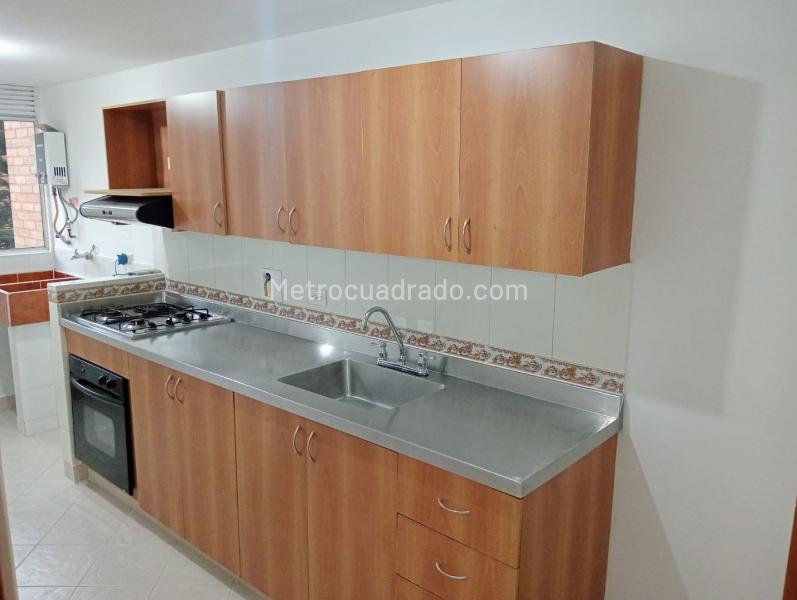 2BR Exterior Apartment with Balcony and Covered Parking in La Amúrica - 6
