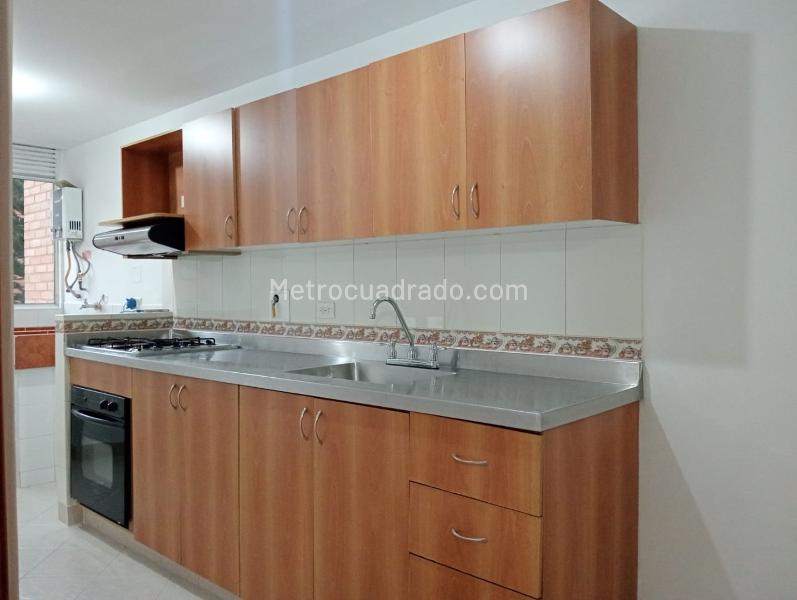 2BR Exterior Apartment with Balcony and Covered Parking in La Amúrica - 7