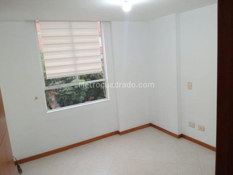 2BR Exterior Apartment with Balcony and Covered Parking in La Amúrica - 8