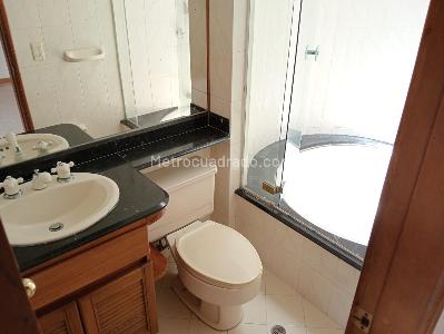 Apartamento de 3 alcobas en venta en Laureles, Medellín, 200 m² · foto 13 de 18