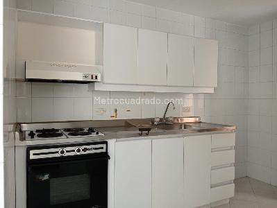 Apartamento de 3 alcobas en venta en Laureles, Medellín, 200 m² · foto 3 de 18