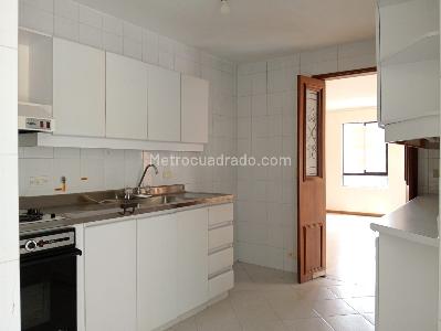 Apartamento de 3 alcobas en venta en Laureles, Medellín, 200 m² · foto 4 de 18