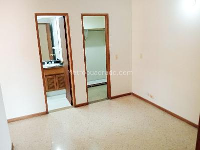 Apartamento de 3 alcobas en venta en Laureles, Medellín, 200 m² · foto 7 de 18