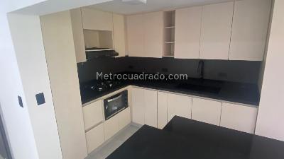 Apartamento de 4 alcobas en venta en Carlos E Restrepo, Medellín, 118 m² · foto 10 de 20